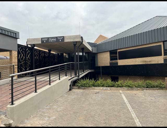 118M² OFFICE TO LET IN SUNNYROCK